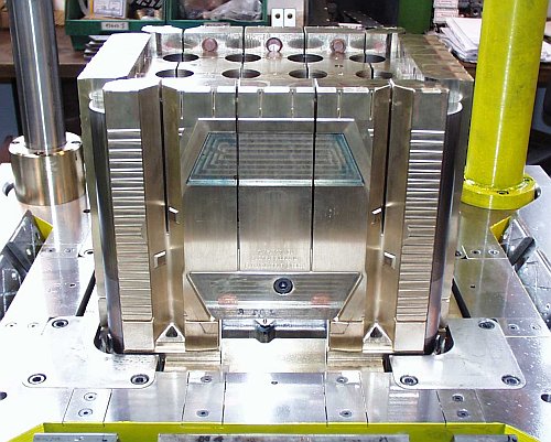 Schmelzmetall AG - Hovadur® B in Getränkekasten-Werkzeug Schmelzmetall AG - Hovadur® B in Getränkekasten-Werkzeug